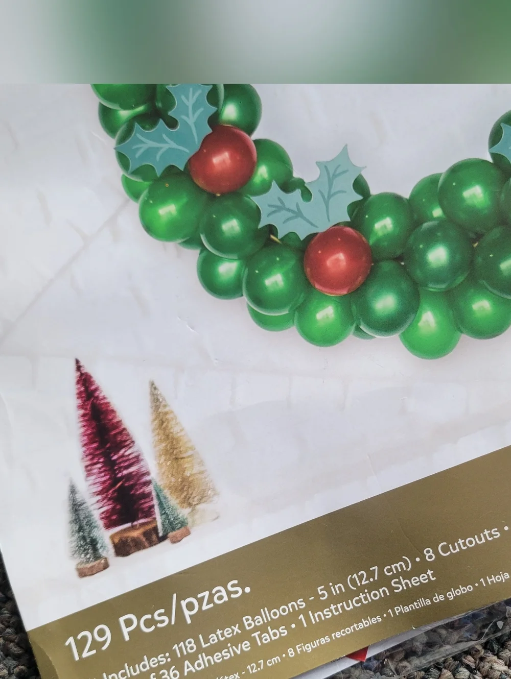 Latex Balloon Wreath Kit - Green and Red Holiday Decor